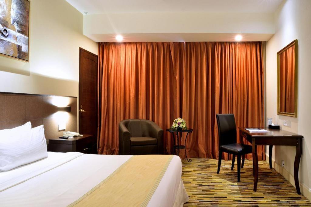 Hotel Royal Penang Джорджтаун Екстер'єр фото